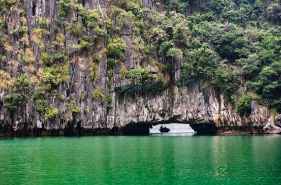 Luon-Cave-Halong-Bay-1